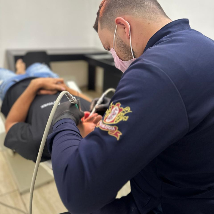 Dr. Gean Carlos - Dentista em Brasília: Dentista em Ceilândia | Implante Dentário | Prótese Dentária | Clareamento Dental