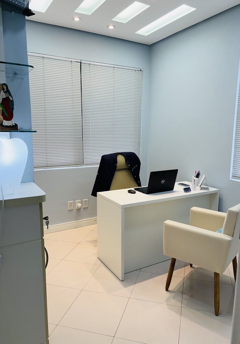 Dra. Camila Siminski Vargas - Odontologia - foto 3