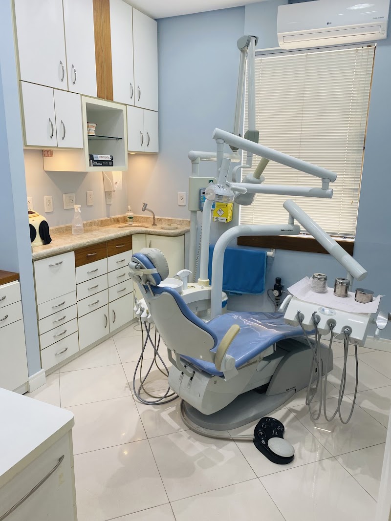 Dra. Camila Siminski Vargas - Odontologia - foto 2