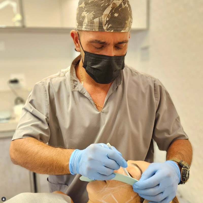 Implante Dentário em Uberlândia | Dr. Leandro Diniz | Extração De Siso | Cirurgião Dentista