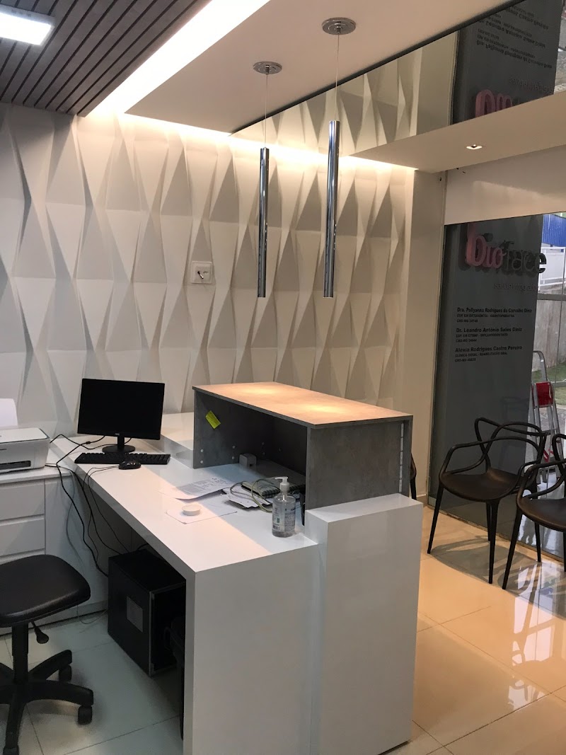 Implante Dentário em Uberlândia | Dr. Leandro Diniz | Extração De Siso | Cirurgião Dentista - foto 2