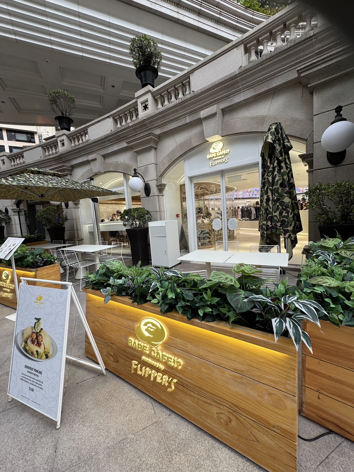 BAPE Café!? Produced by Flipper's photo 1