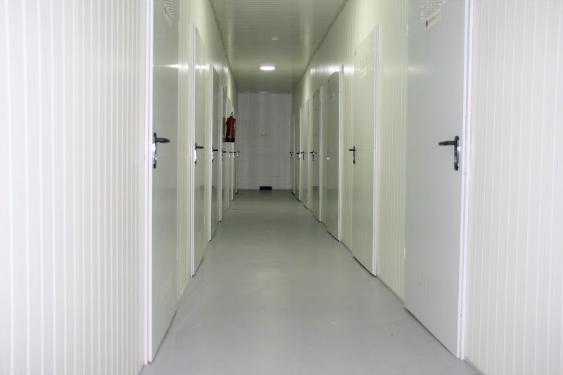 Trasteros Cáceres - RedTras en Pol. Ind. las Capellanías, C. Herreros, 15, Oeste, 10005 Cáceres, España - Imagen 2