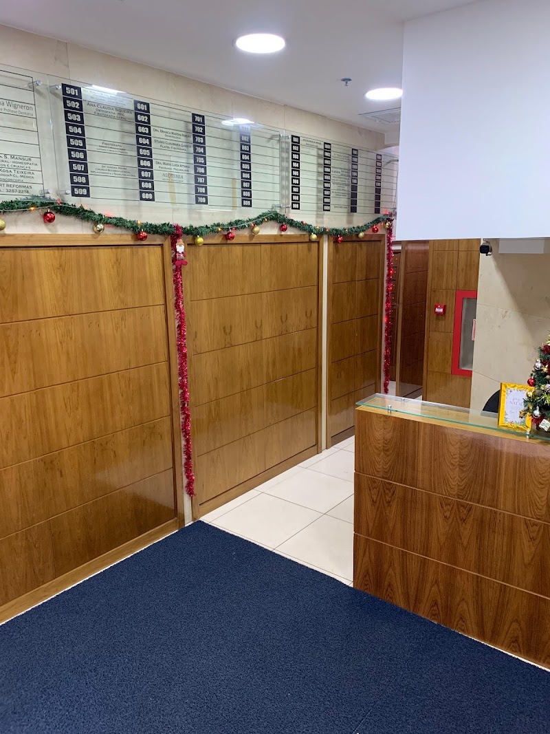 Dra Sabrina Wigneron| Implante Dentário | Dentista | Consultório Studio Oral Implantes| Copacabana | Rio de Janeiro - RJ - foto 3