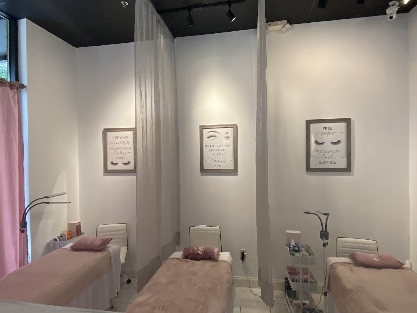MCBEE LASH BAR photo 2