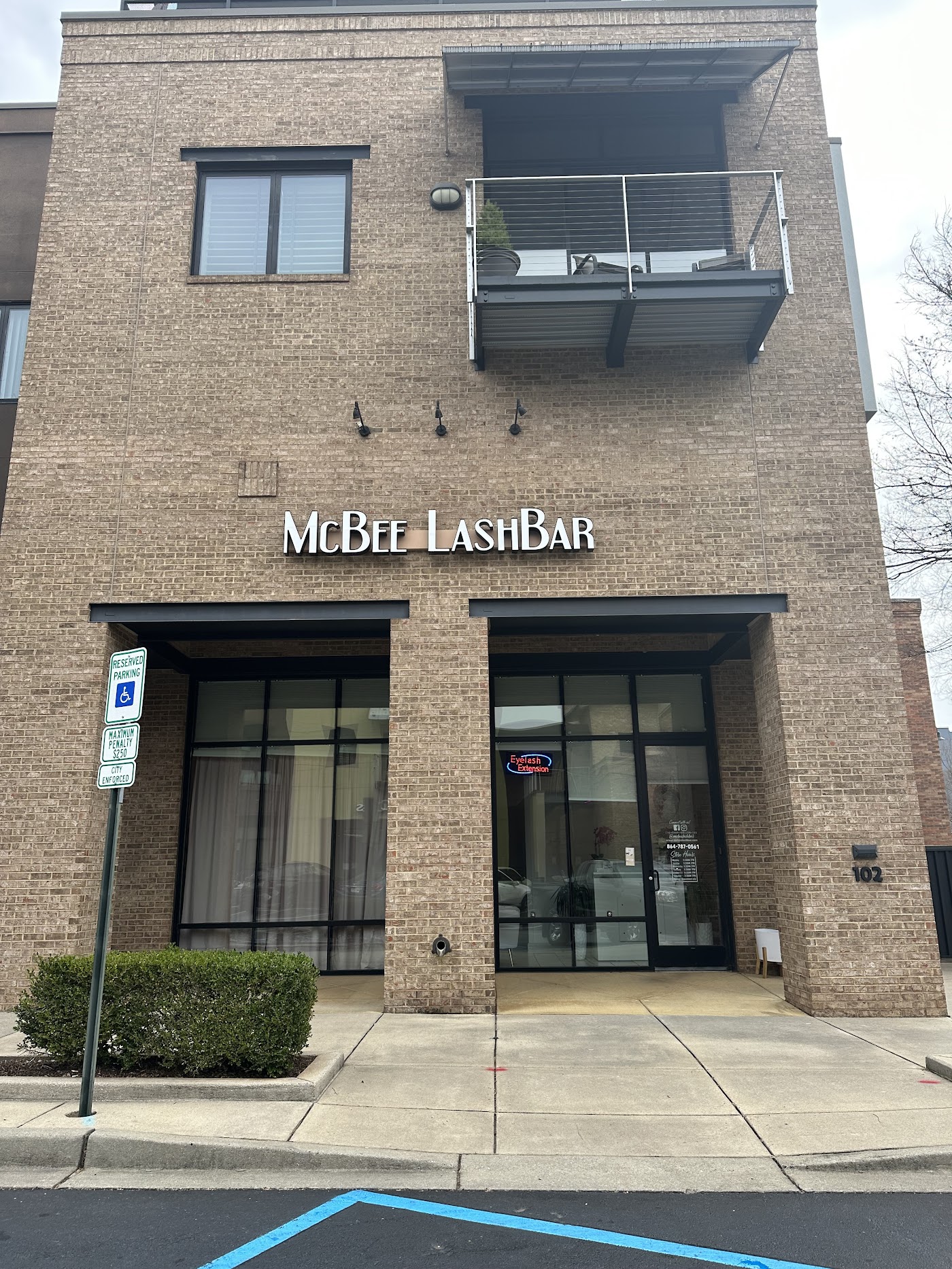 MCBEE LASH BAR photo 3