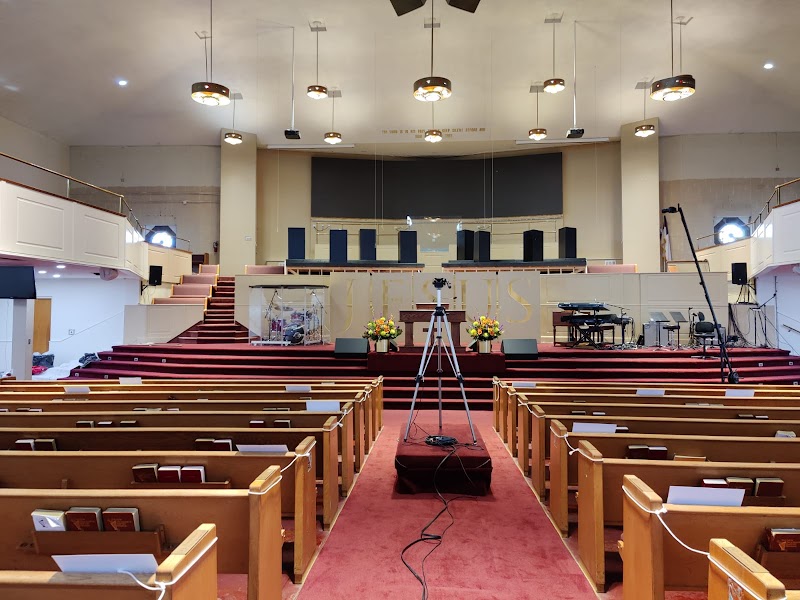 Plug Electrik - Electrician in Chicago