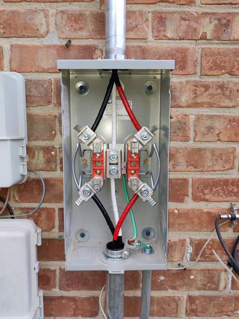 Plug Electrik - Electrician in Chicago