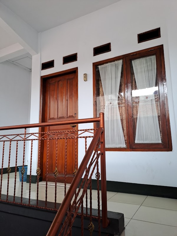 Pondok nenek kost putra
