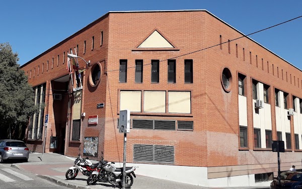 Residencia Residencia de mayores | Usera — C. Cristo de la Victoria, 247, Usera, 28026 Madrid, España