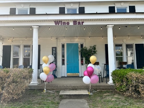 Photo by Wine Down by the Beach