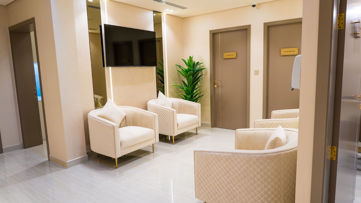 Le Denté Dental Clinic - Cosmetic, Dental Implant, Invisalign, Smile Design Dubai 4