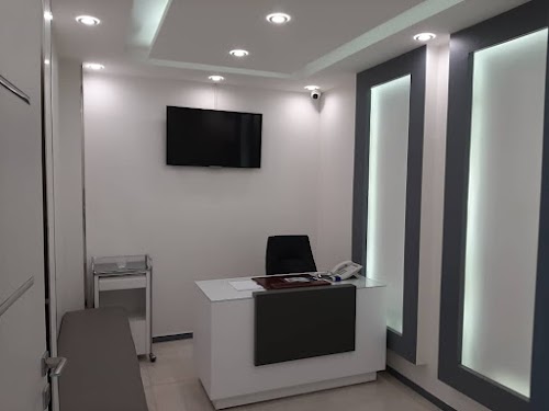 کلینیک زیبایی نورا logo