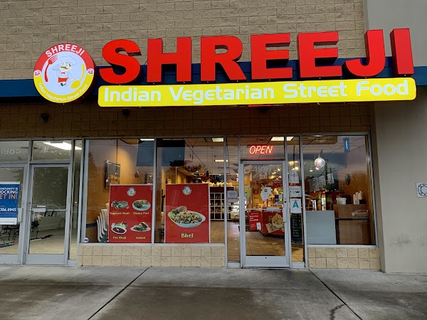 SHREEJI VEGETARIAN STREET FOOD exterior