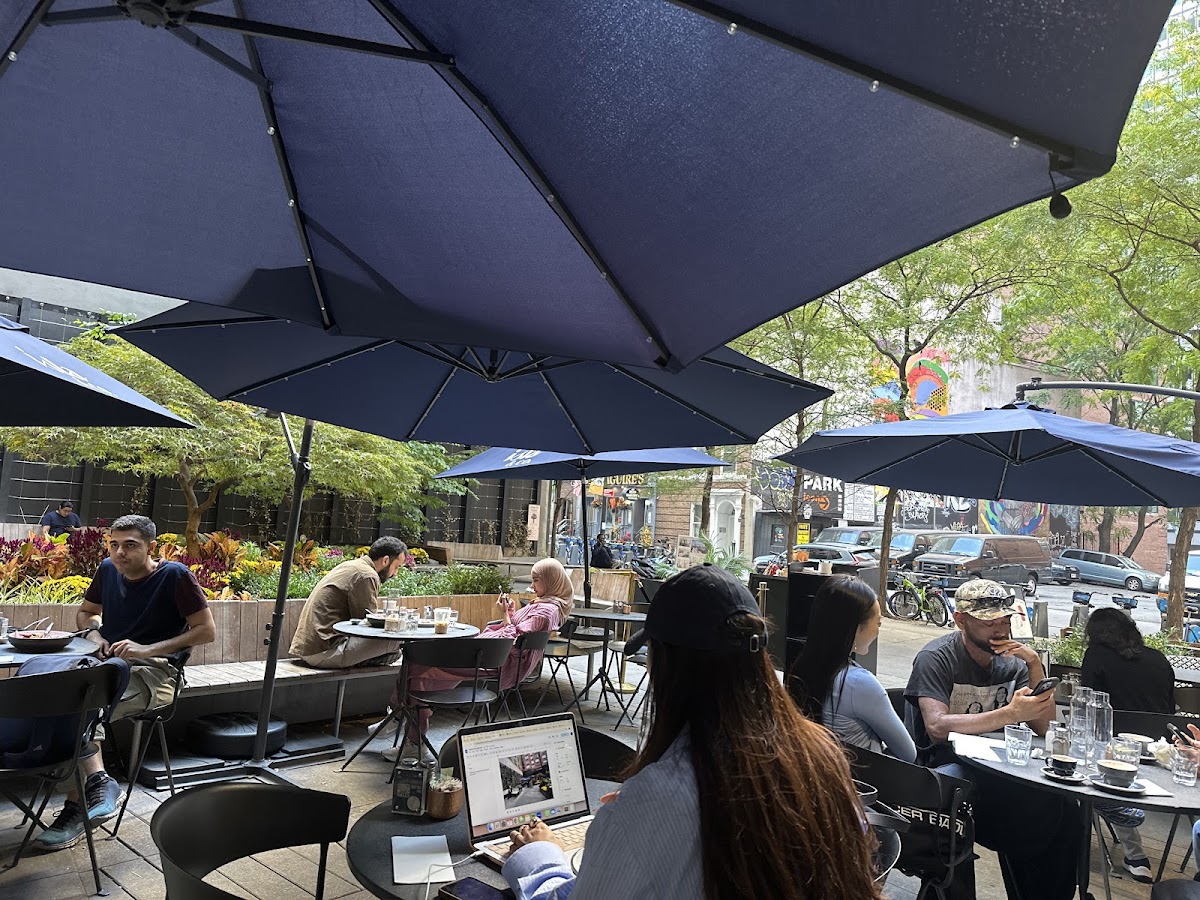 Hole In The Wall - FiDi in new-york-city