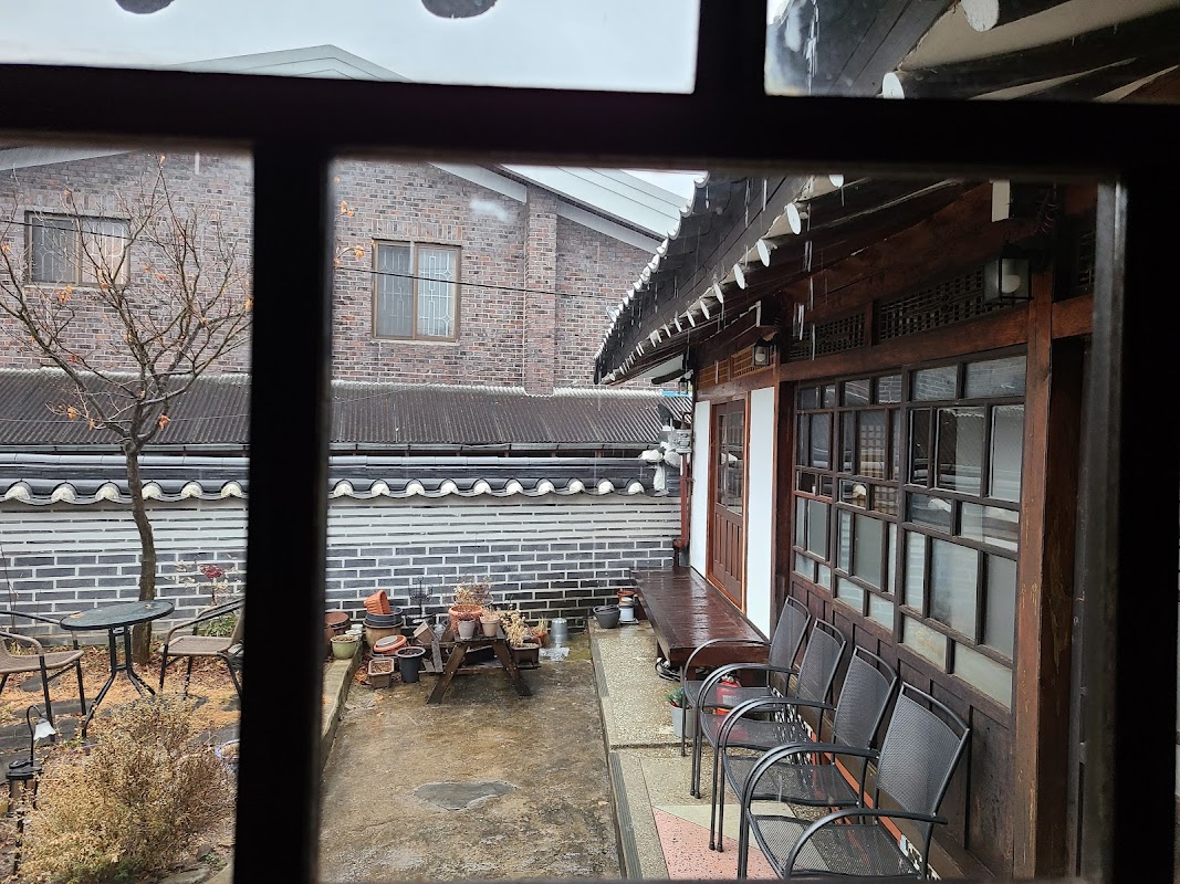 Bonghwangjae Hanok