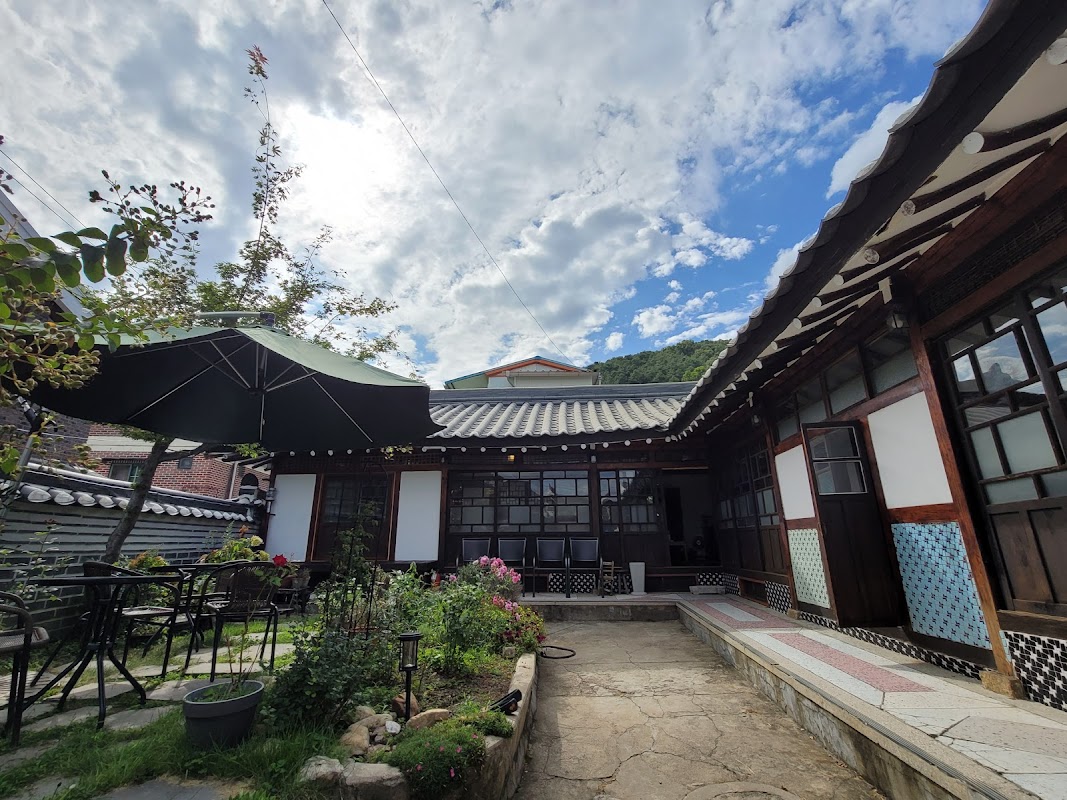 Bonghwangjae Hanok