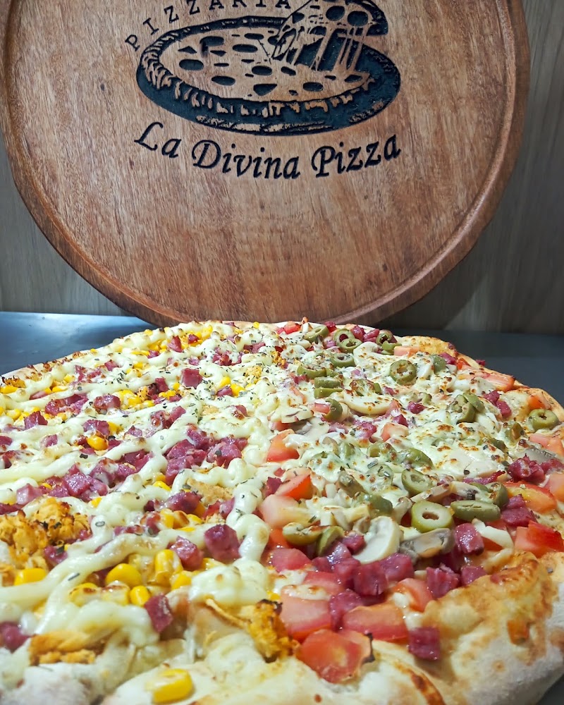 Foto de Pizzaria La Divina Pizza Joinville