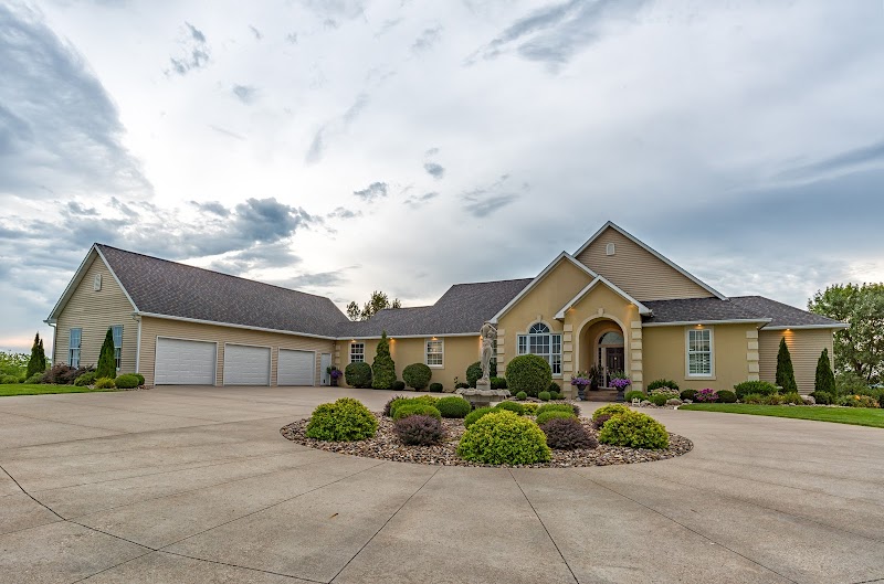 Des Moines Area Roofing Siding + Solar photo 1