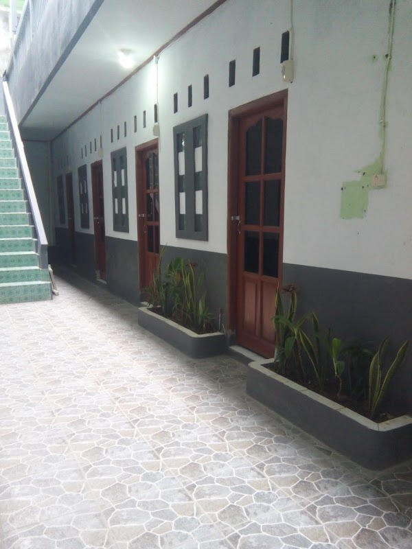KONTRAKAN SEMANAN 33