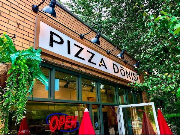 LUNDY'S PIZZA exterior