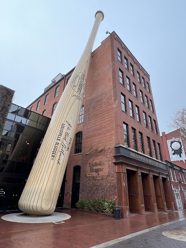 LOUISVILLE SLUGGER MUSEUM & FACTORY exterior