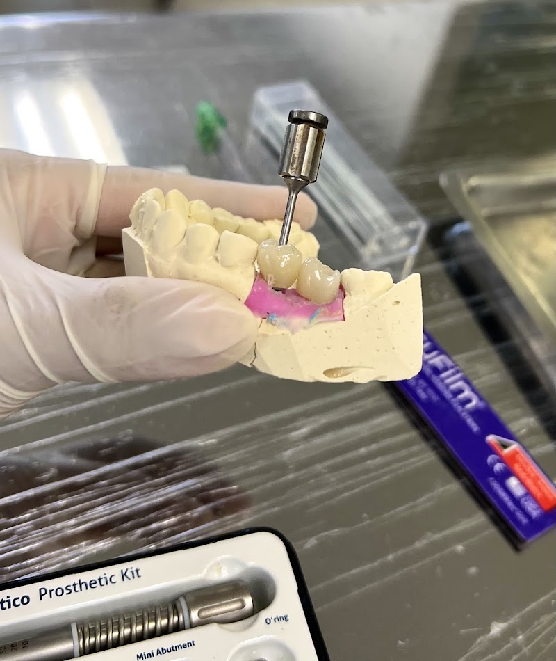 Dra. Vanessa Malheiros | Implantes Dentários - foto 5