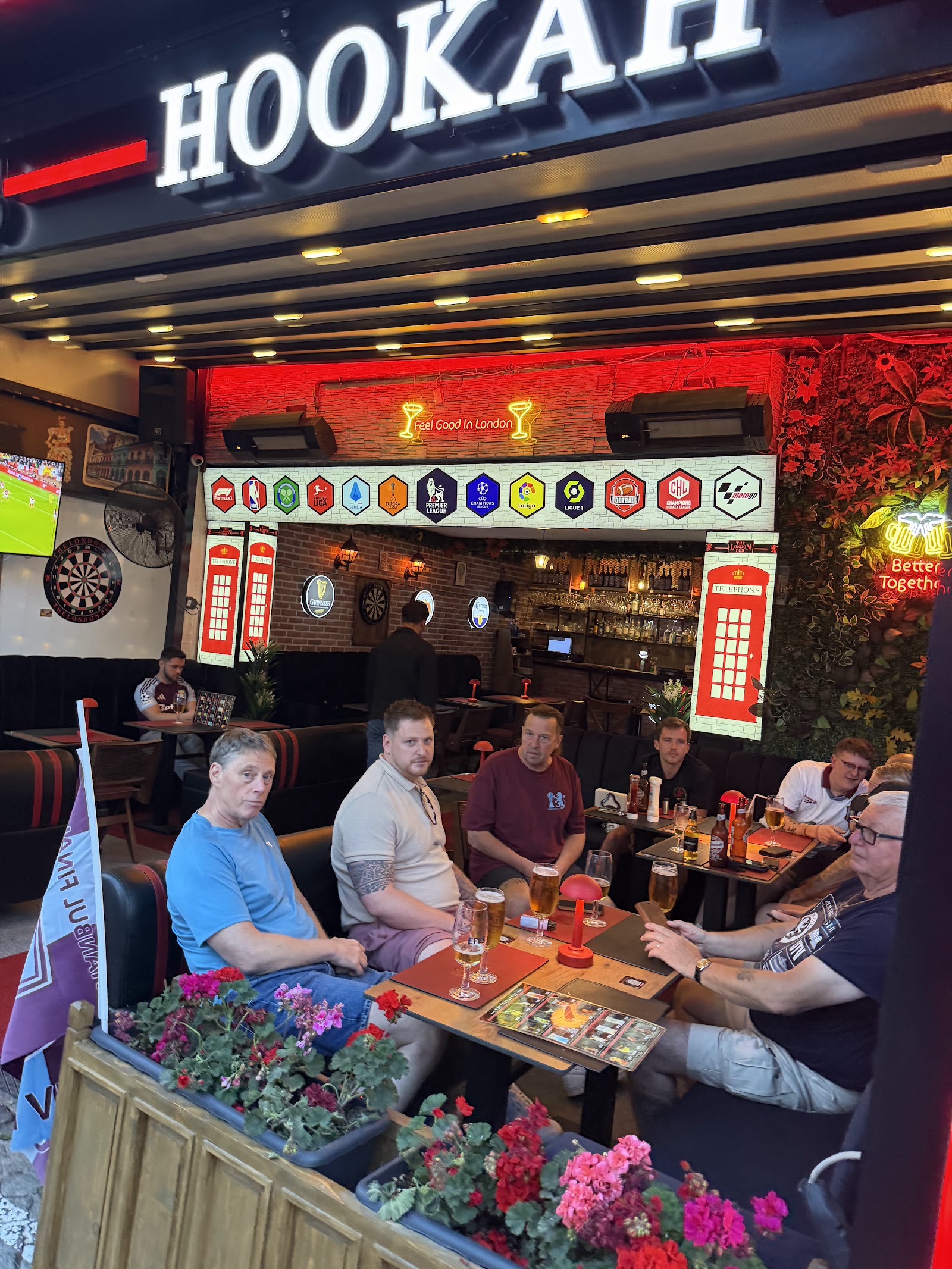 THE LONDON PUB mekanı