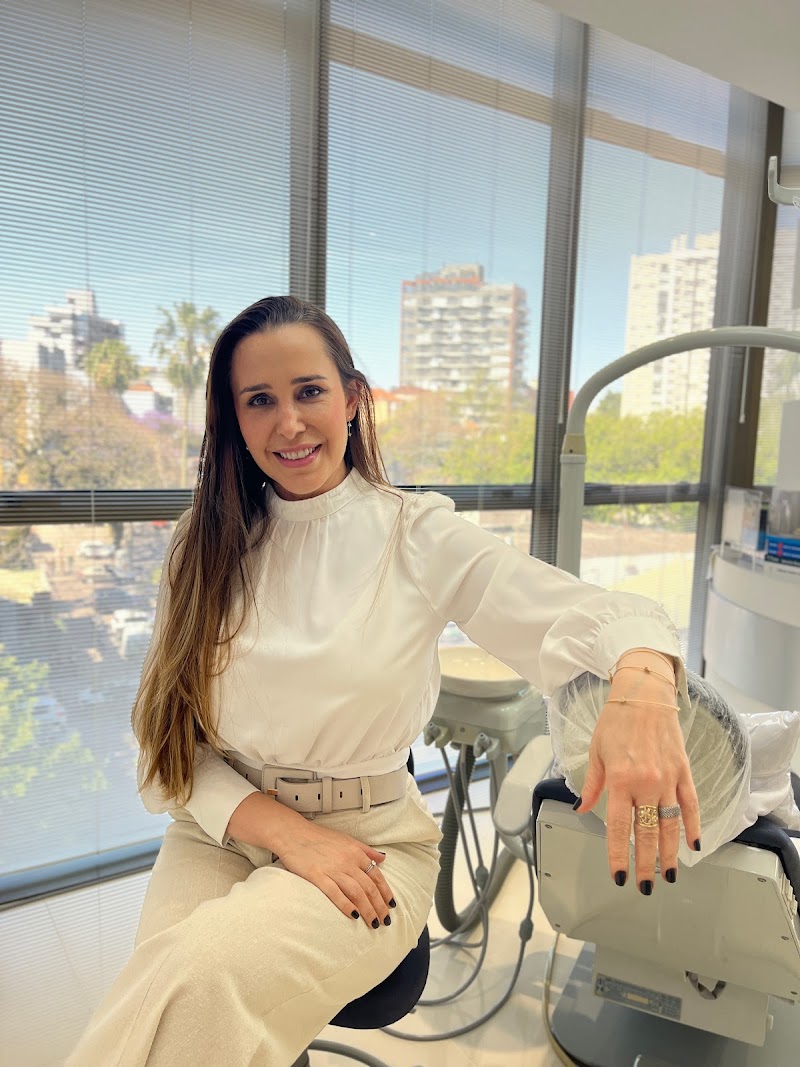 Dra. Marília Loureiro | Implantes e Próteses Dentárias