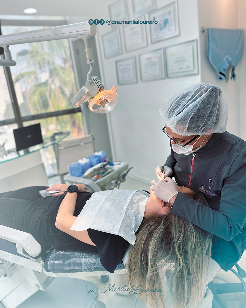 Dra. Marília Loureiro | Implantes e Próteses Dentárias - foto 4