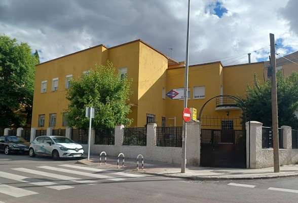 Residencia Residencia 3ª Edad Sagrada Familia — 46 bis, C. de Luis Larrainza, Chamartín, 28002 Madrid, España