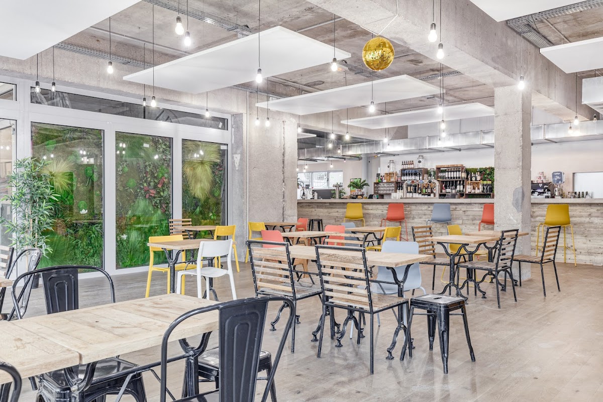 Le Café du Village Paris, vue extérieure