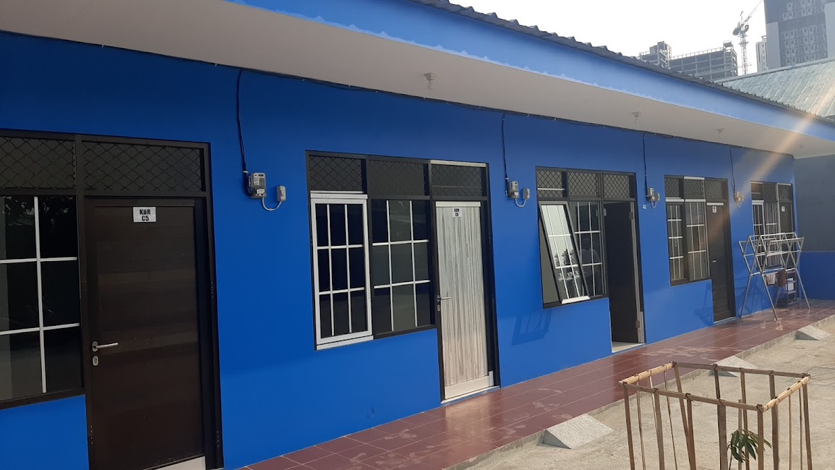 Kontrakan Biru Haji Rudi