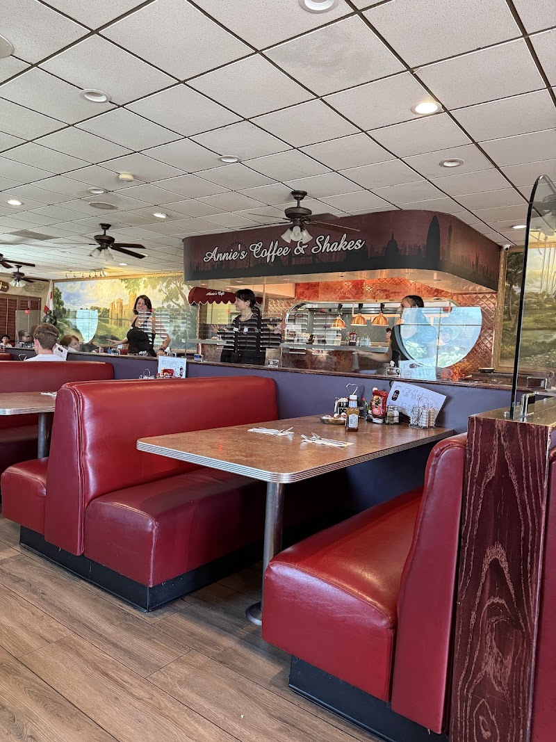 Annie's Cafe Temecula photo 3