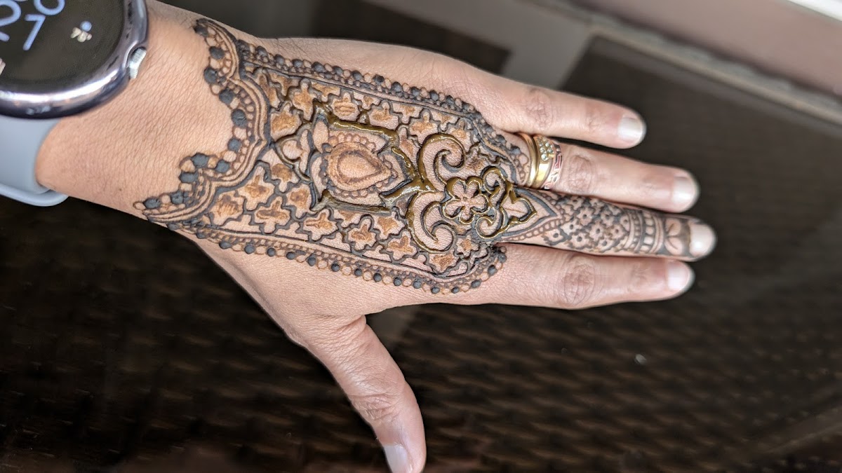 Lucky Henna Designs tattoo parlor in Evanston, IL