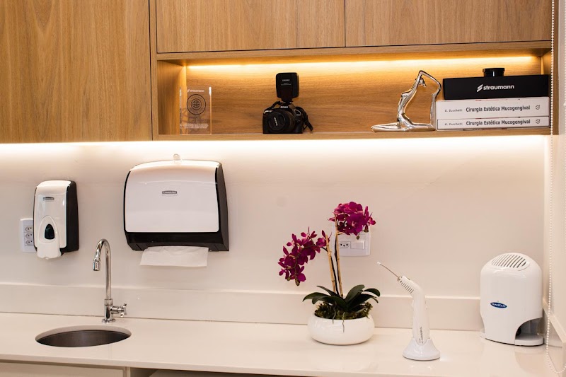 Dra. Fabiana Lisboa I Dentista I AirFlow I Limpeza sem Incômodo I Lentes de Contato I Periodontista I Implante - foto 5