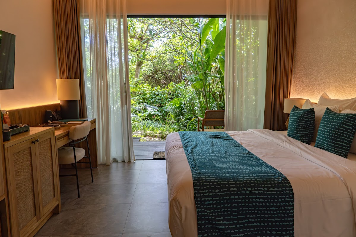 Deep Roots Dive & Yoga Resort — 3
