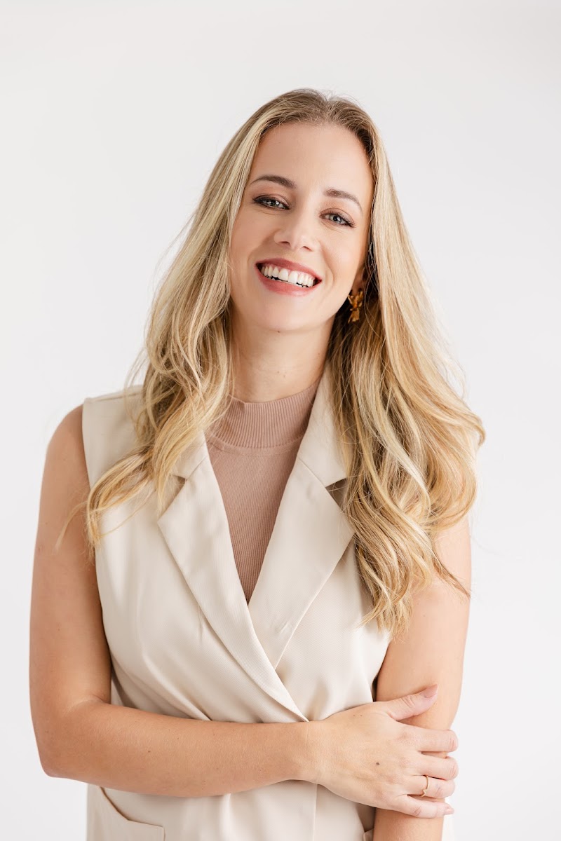 Priscilla Coelho - Dentista - Alinhador invisível - Invisalign - SouSmile - Clareamento - Recreio