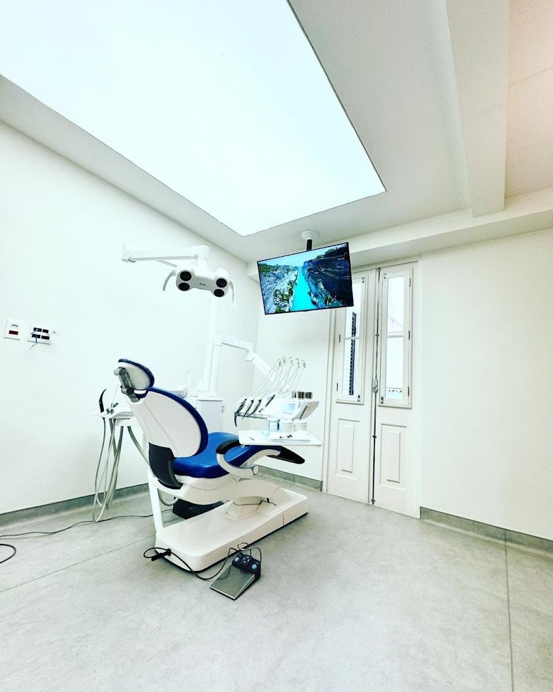 Dra. Fabiana Lisboa I Dentista I AirFlow I Limpeza sem Incômodo I Lentes de Contato I Periodontista I Implante - foto 2