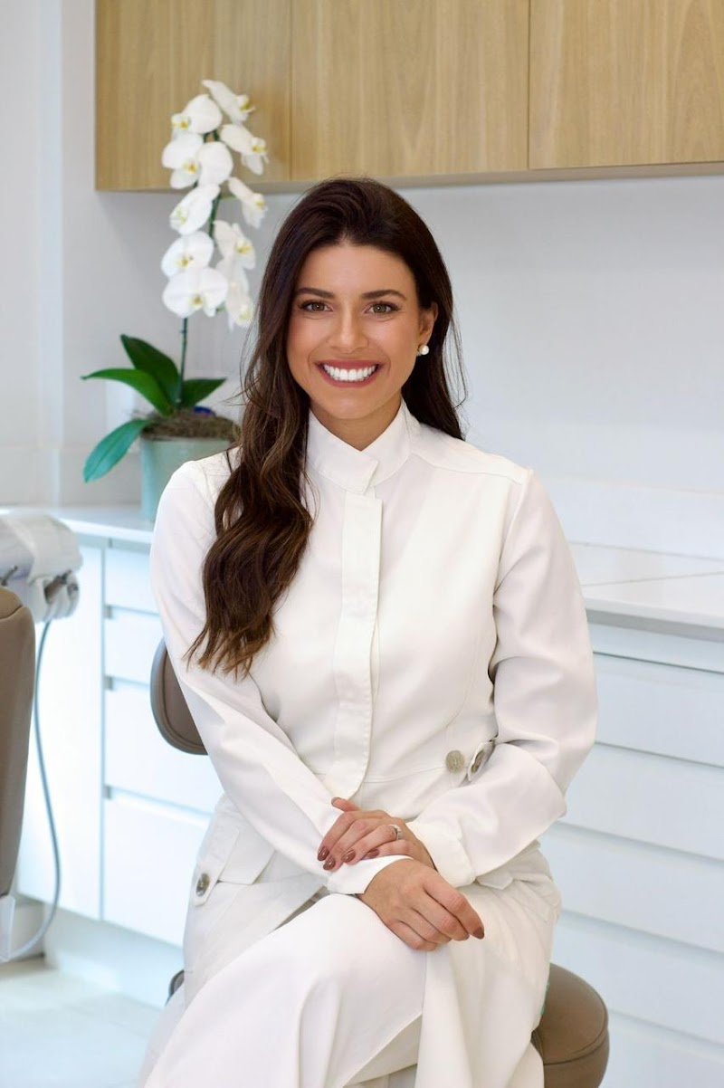 Dra. Fabiana Lisboa I Dentista I AirFlow I Limpeza sem Incômodo I Lentes de Contato I Periodontista I Implante