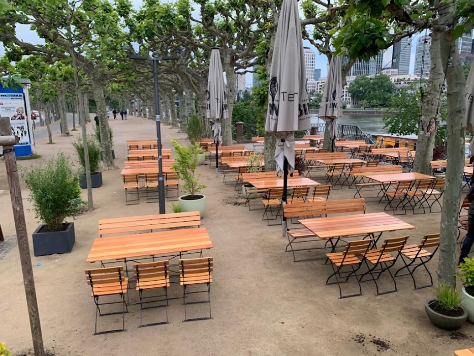 MAIN TERRASSE - Sommergarten mit Skyline-Blick fotoğraf 1