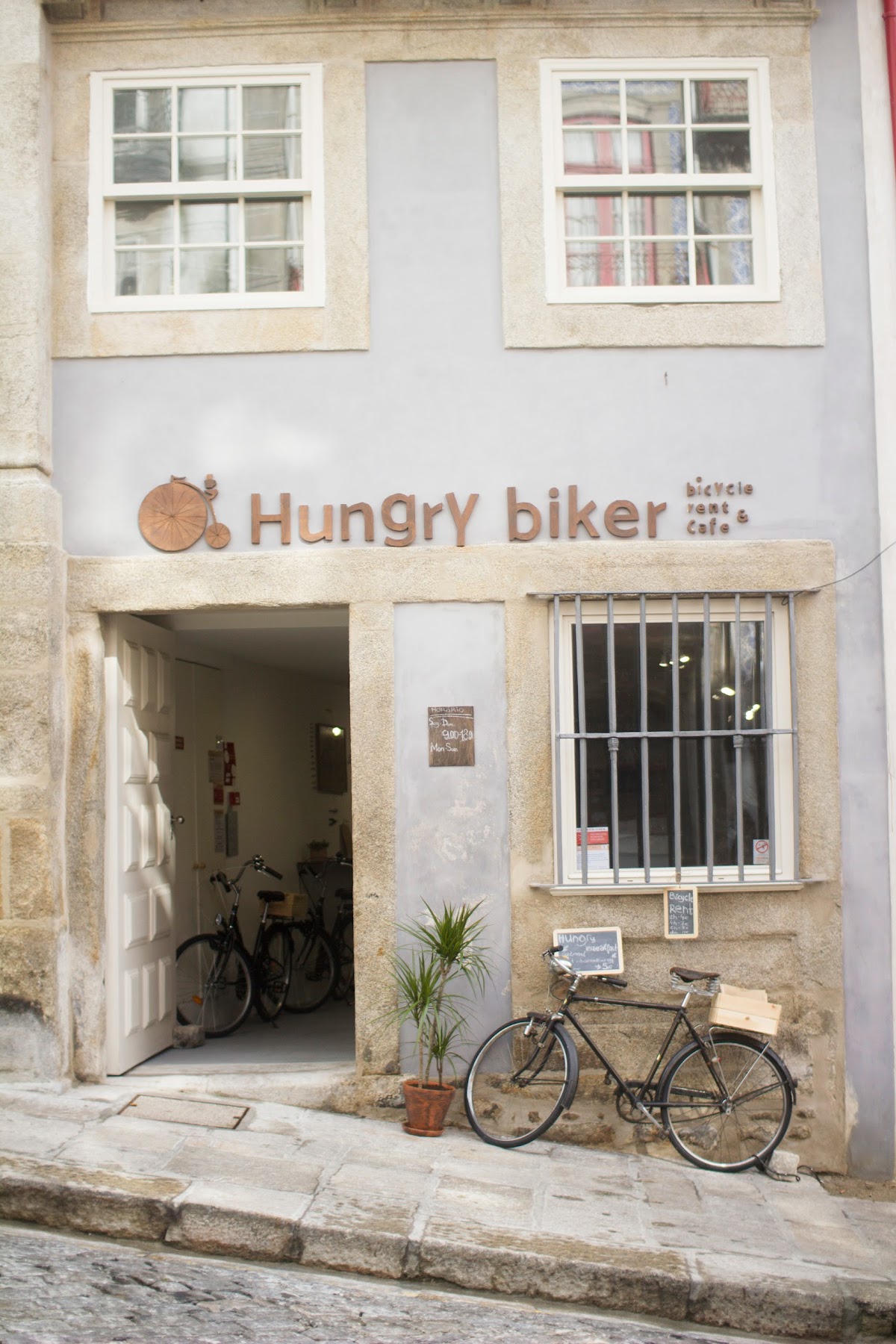 Floresta cafe by Hungry biker in porto