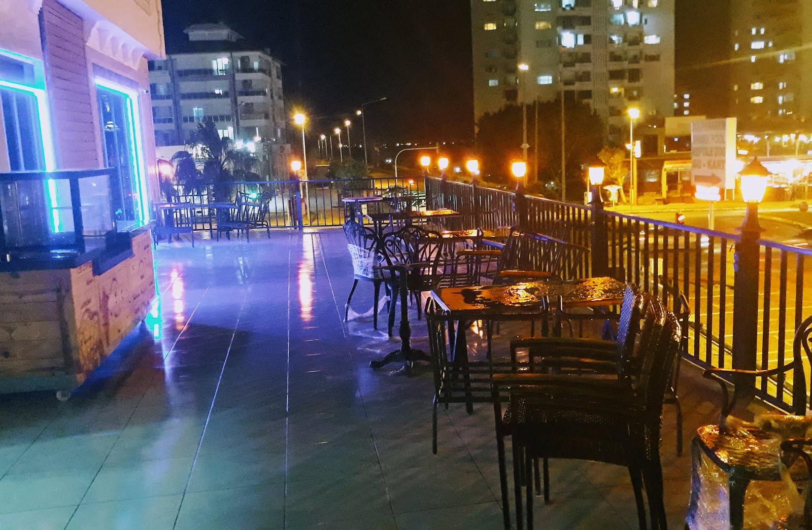 Qohle Hookah Lounge LARA mekanı