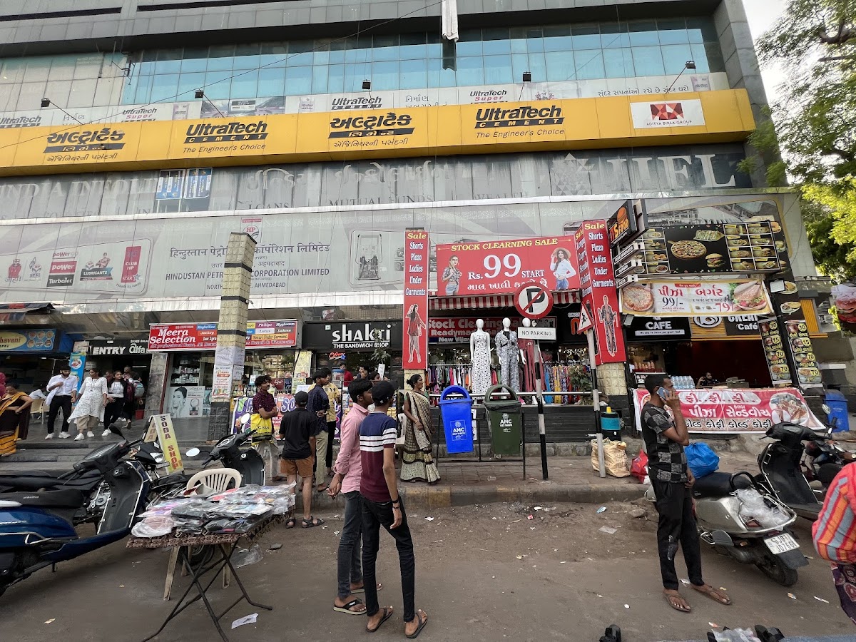 Law Garden Night Market photo