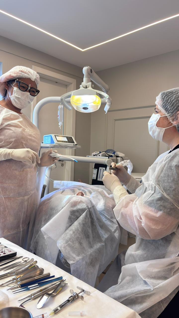 Dra. Suyana Carneiro - Implantes Dentário - foto 2