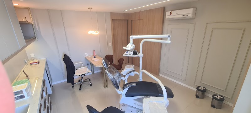 Dra. Suyana Carneiro - Implantes Dentário - foto 3