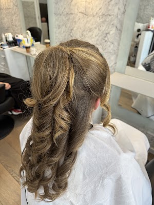 Madame Pink's Hair and Beauty photo 3