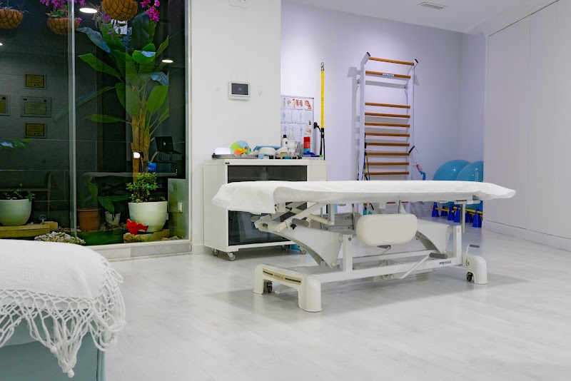 CLÍNICA QUAIREN I Fisioterapia I Osteopatía I Odontología | Medicina Estética