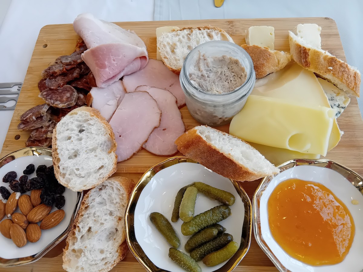 A Table! - Photo 4