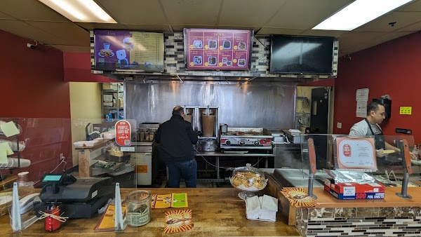 STREET GYROS exterior